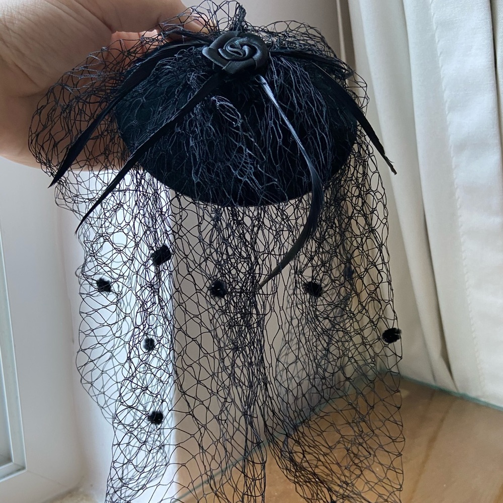 Classic Noir Veil Cap 💋 Never Worn